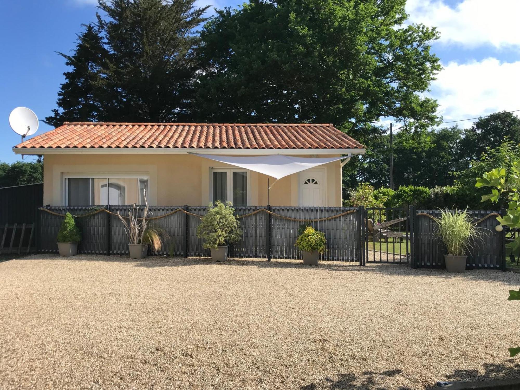 Maisonnette Entre Foret Et Occean